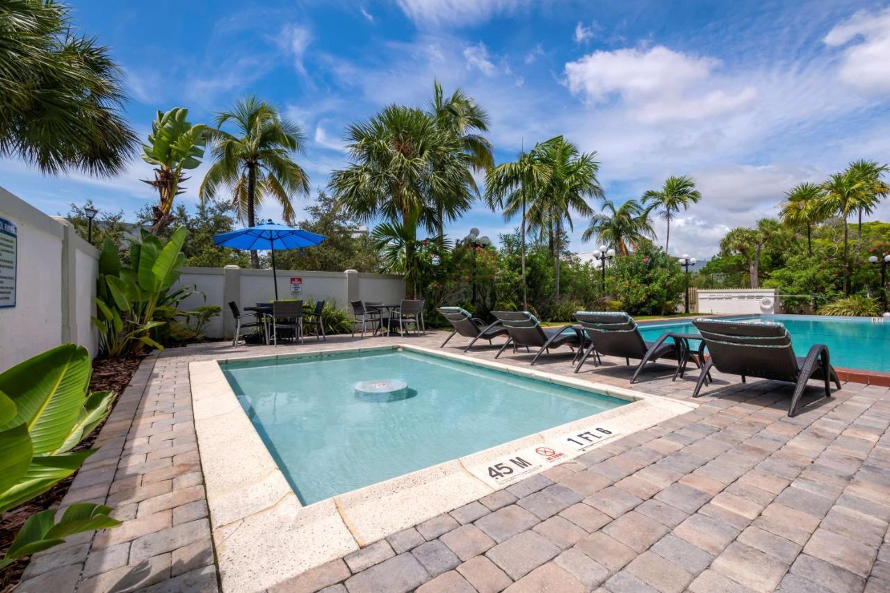 Best Western Plus North Miami-Bal Harbour Екстериор снимка