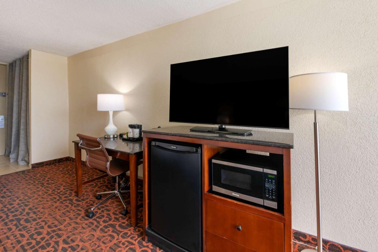 Best Western Plus North Miami-Bal Harbour Екстериор снимка