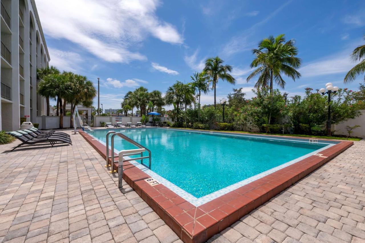 Best Western Plus North Miami-Bal Harbour Екстериор снимка