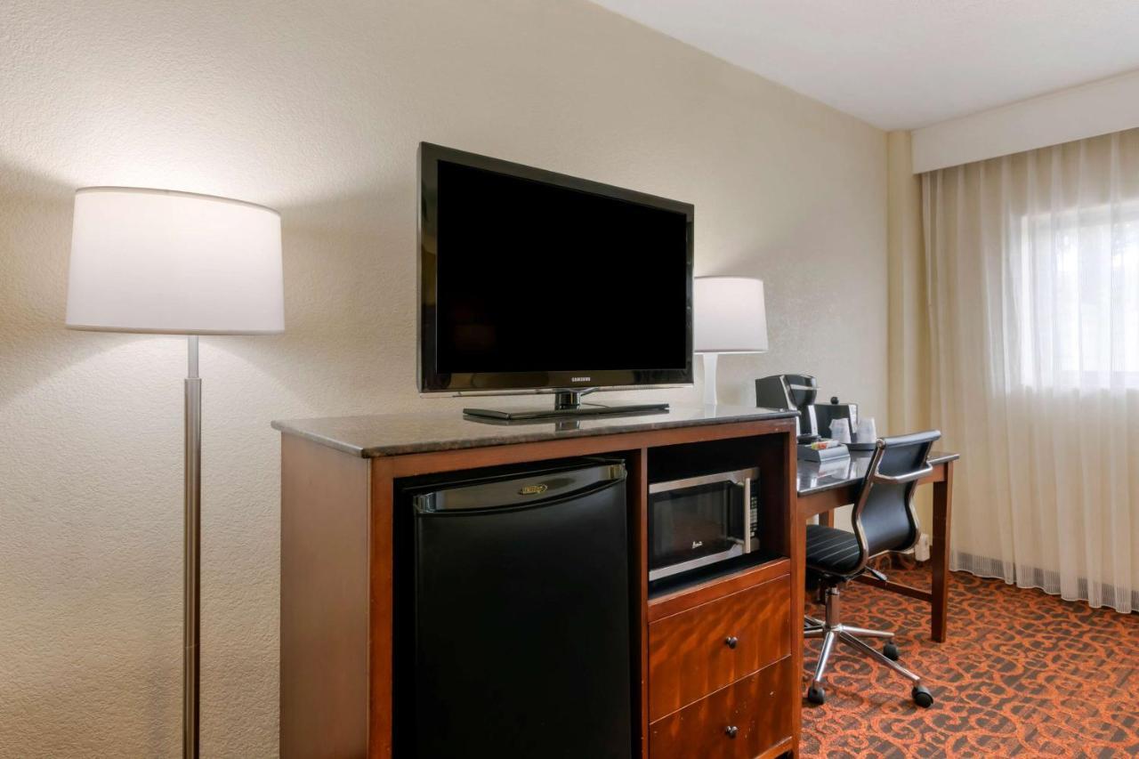 Best Western Plus North Miami-Bal Harbour Екстериор снимка